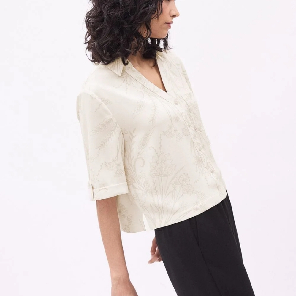 Short-Sleeve Buttoned-Down Crepe Blouse